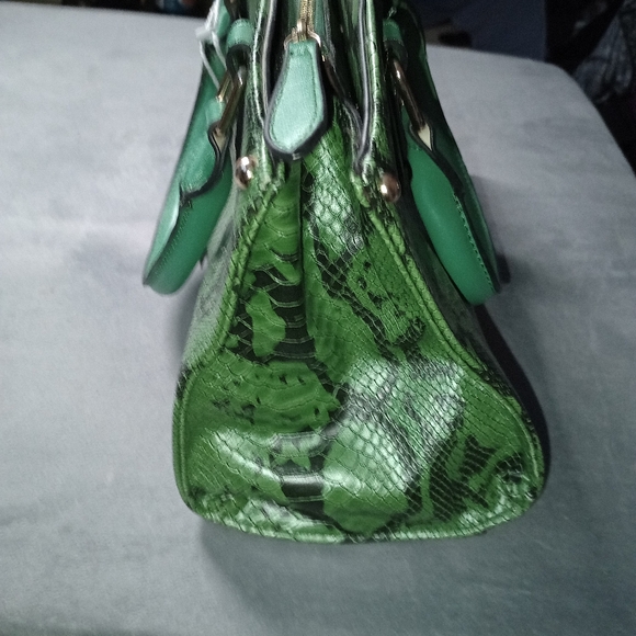 New Green Snake Skin Pattern Purse - Picture 8 of 8